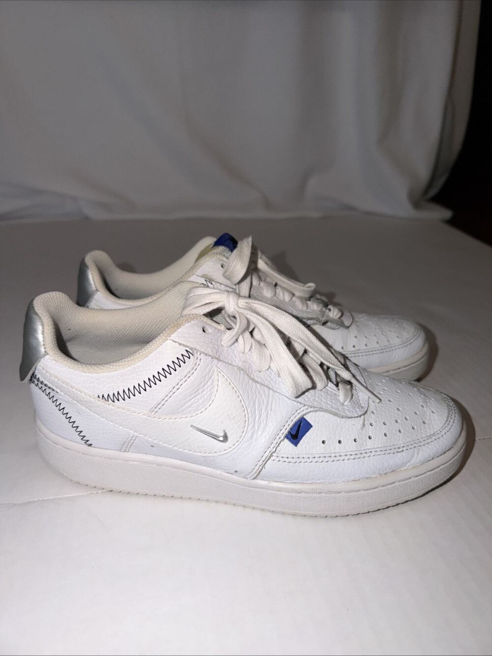 Nike Court Vision Low Women White Leather Athletic Shoes Sneakers Size 7.5 EUC